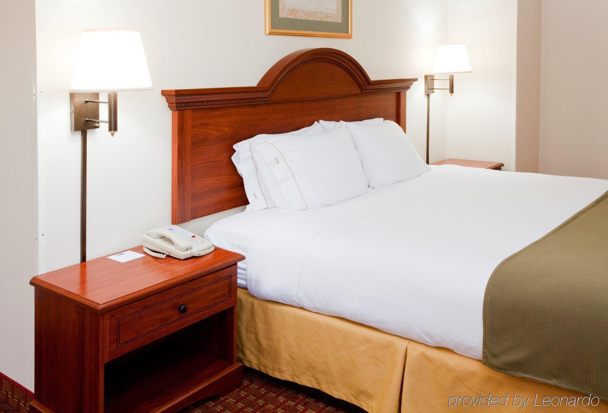 Holiday Inn Express Hillsville By Ihg Номер фото