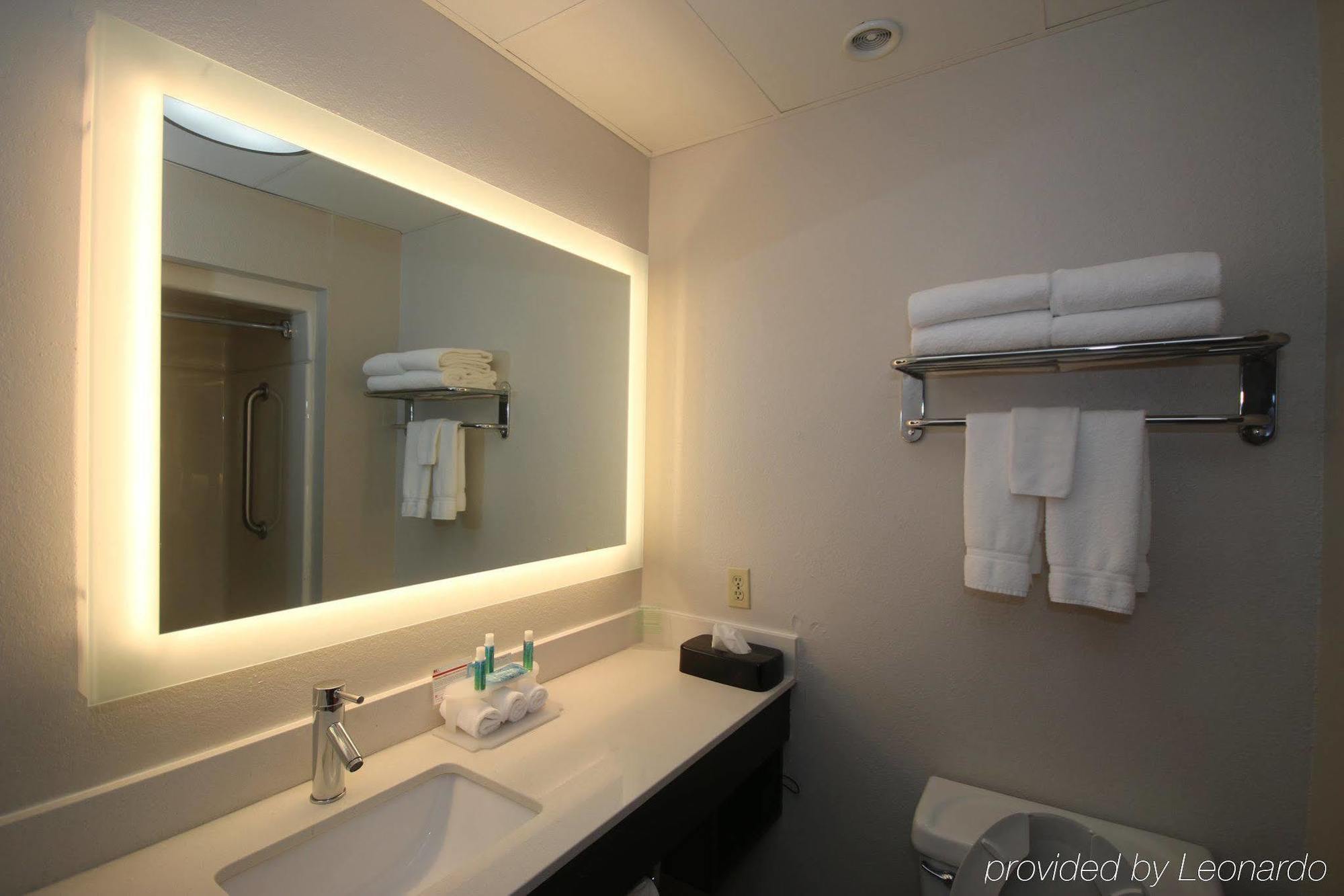 Holiday Inn Express Hillsville By Ihg Экстерьер фото