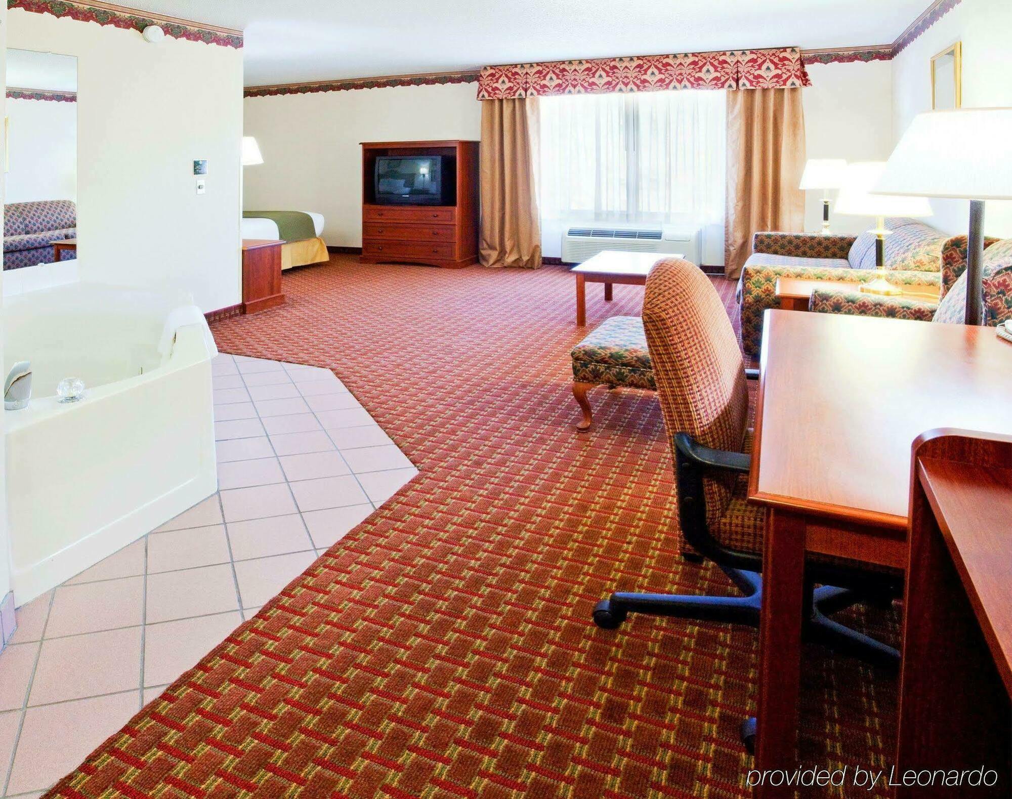Holiday Inn Express Hillsville By Ihg Экстерьер фото