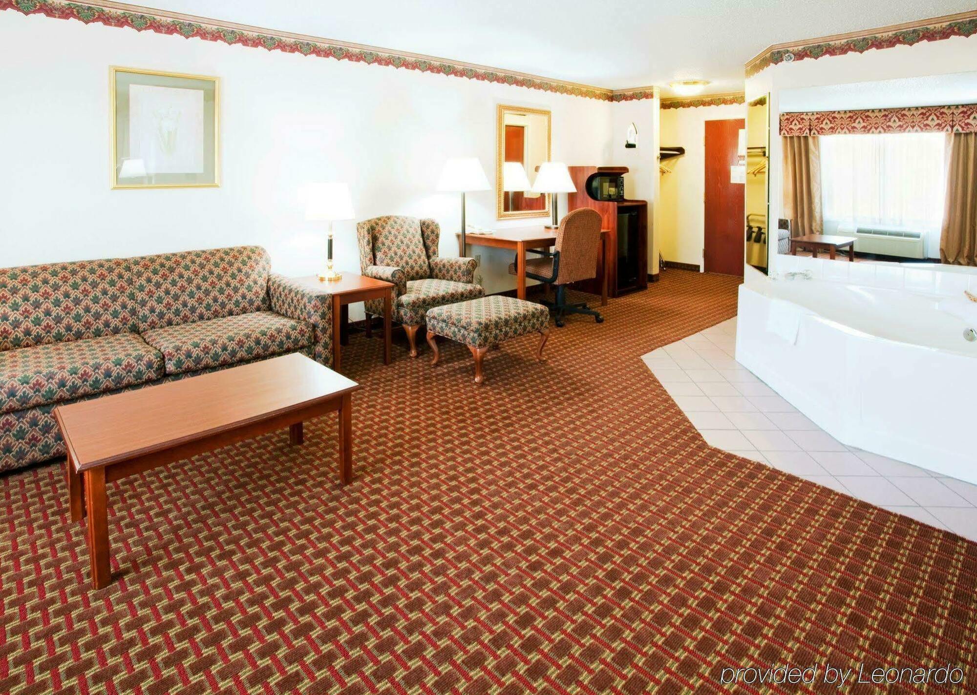 Holiday Inn Express Hillsville By Ihg Экстерьер фото