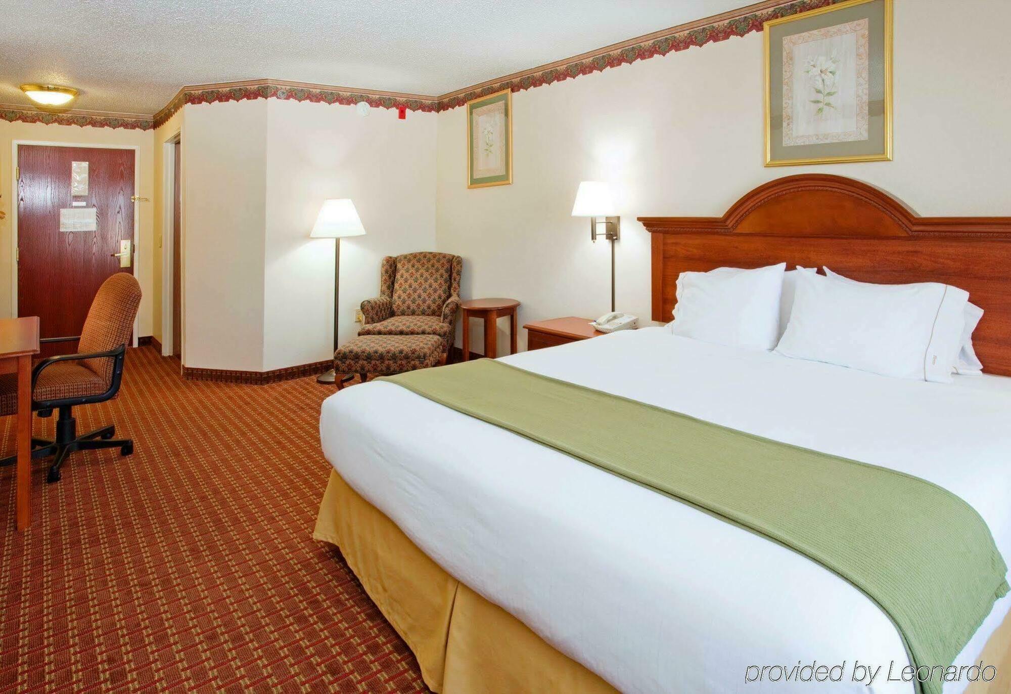 Holiday Inn Express Hillsville By Ihg Экстерьер фото