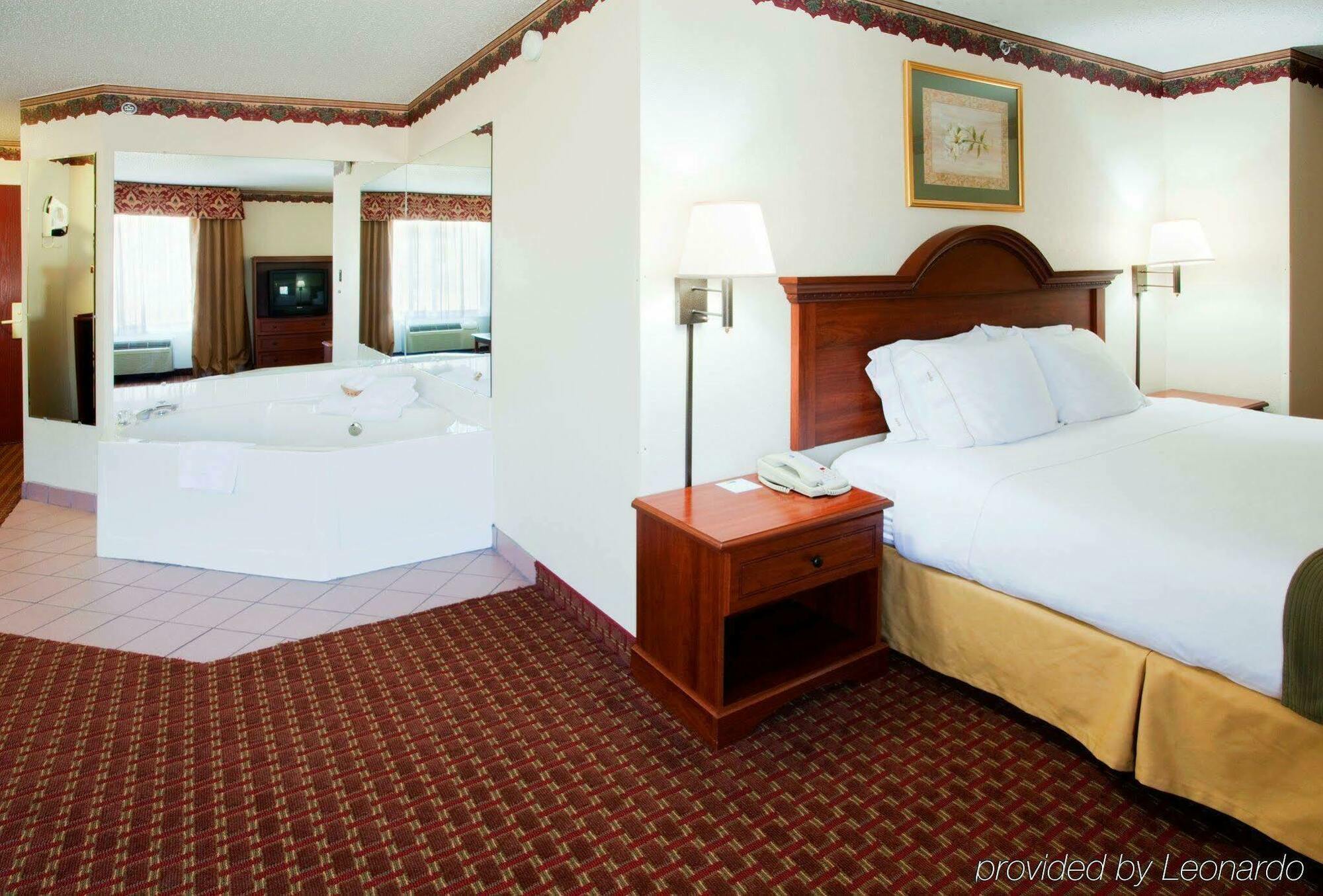 Holiday Inn Express Hillsville By Ihg Экстерьер фото